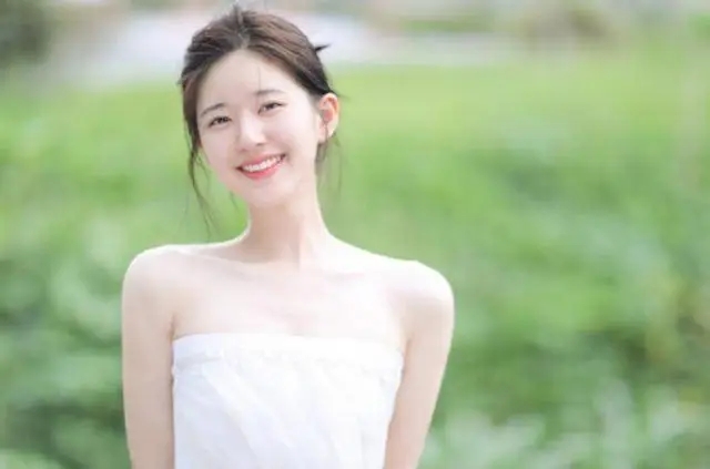 赵露思乳液凸出来了