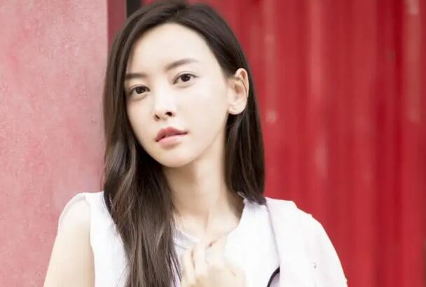  于文文为什么叫整容女神 整容前照片被扒皮 